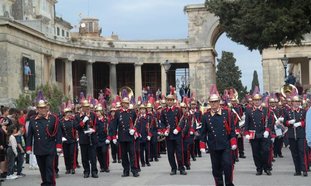 Η μεγάλη λιτανεία της Κυριακής των Βαΐων στην Κέρκυρα - Πως ο Άγιος Σπυρίδωνας έσωσε το νησί από την πανώλη (Βίντεο)
